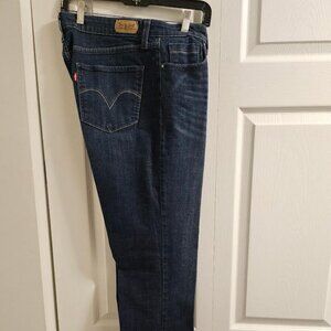 LEVI'S. Dark Wash. Mid Rise. Skinny. Five Pocket Design. Gently Used. Size:  14M